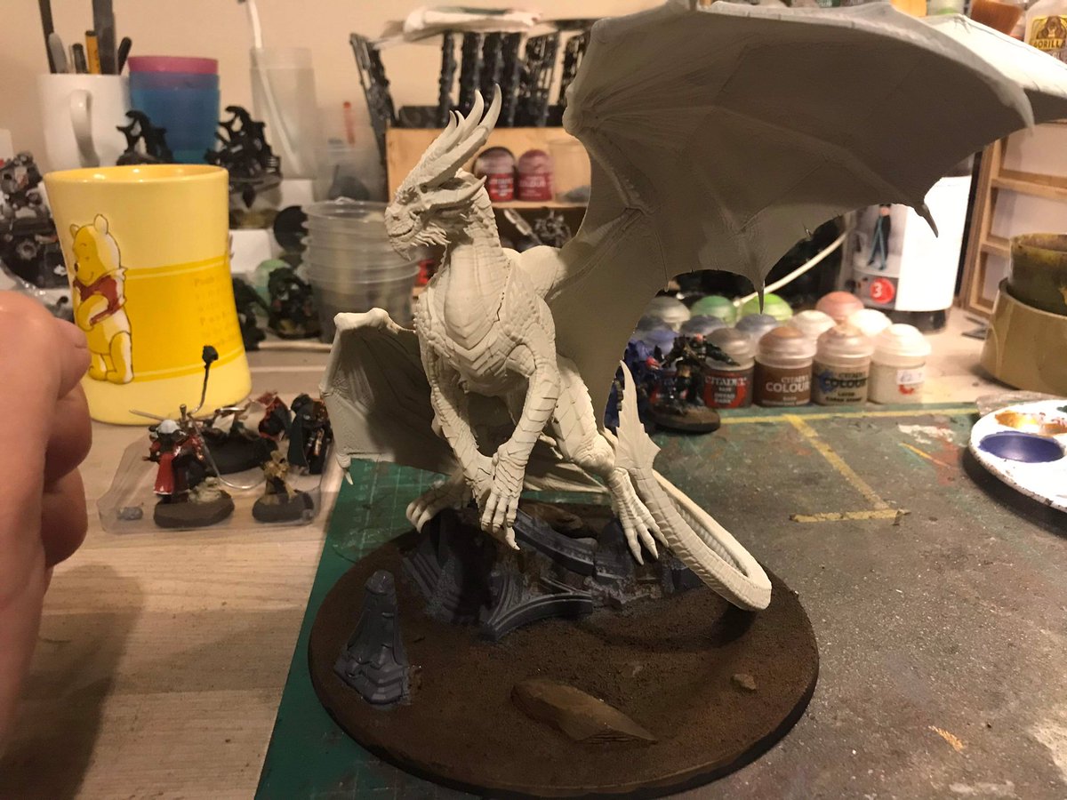 Krondys got a prime with wraithbone.  
#warhammer #warhammeraos #warhammerstormbringer #warmongers #warhammercommunity #krondys #dragon #paintingminiatures #miniaturepainting #paintingdragons