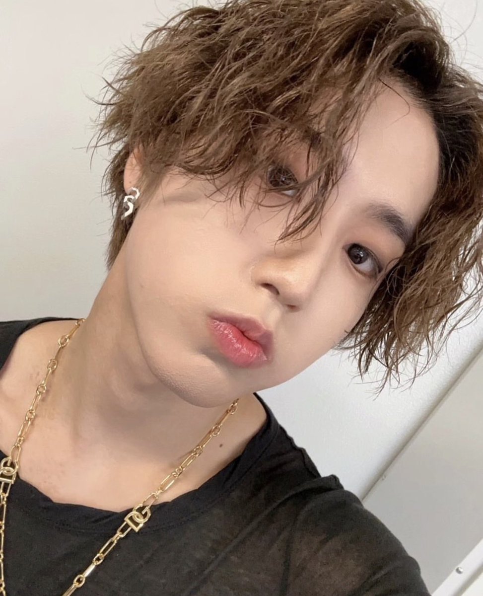 ••• 

                         Guess whose back!

#//NewProfilePic