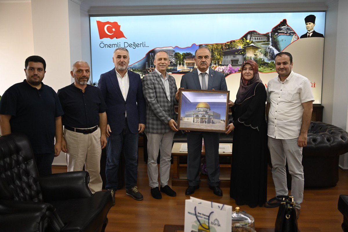 BurakDernegi's tweet photo. Dernek Yönetim kurulumuz, Yalova temsilciliğimizin açılışı öncesi Yalova Valimiz sn Muammer Erol'u ziyaret etti. https://t.co/91NkPbnhvE