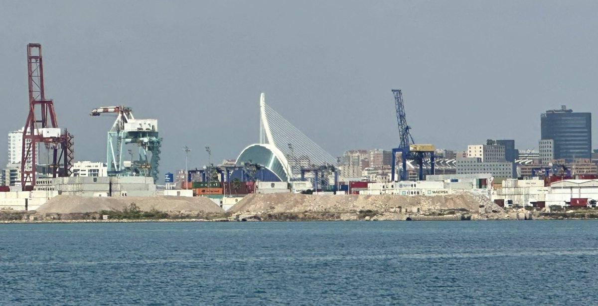 #Valencia bonita 🥰 #MSCSeashore @MSCCruisesUSA @Oceanografic_vl 

@AutPortValencia @JuanjoVillena @apuntoratge @jcfortea @mundoestiba @MeteoredES @tiempobrasero @ElTiempoes @ElTiempo_tve @valenciabonita_ @c_valenciana @AEMET_CValencia @meteo_sureste @Valenciaturismo