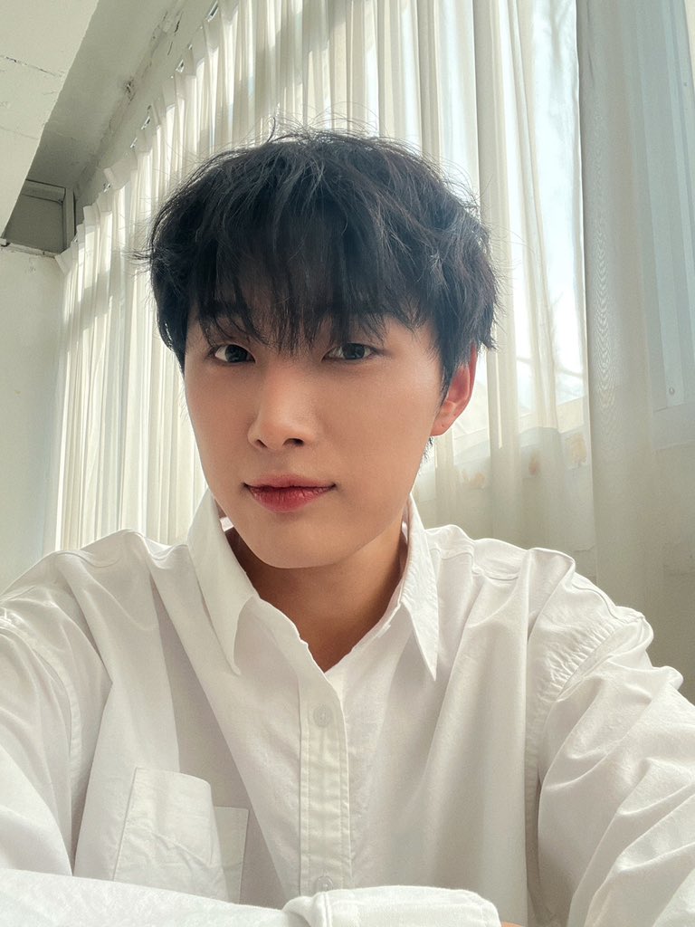OmegaX_members's tweet photo. [#OX]

오늘 짱 더움🫠

#OMEGA_X #오메가엑스
#재한 #JAEHAN https://t.co/MoWHDJkqrI