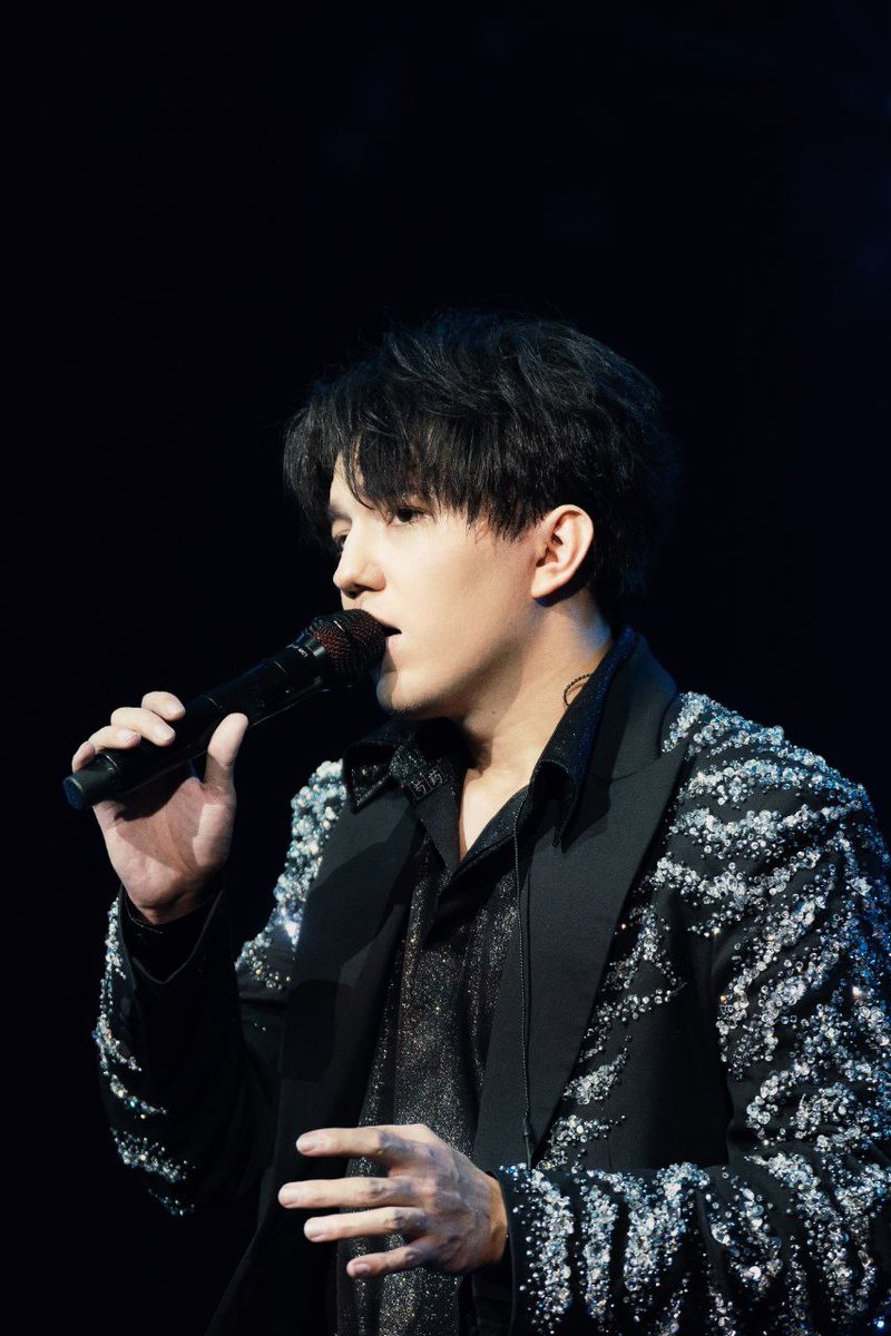 IraO79497170's tweet photo. @2258nana Freunde! Ein Monat ist seit Dimashs Konzert in Malaysia vergangen. SOON NEW RELEASE BY 
DIMASH WEEKEND 
#Life #Omir 
#OmirByDimash 
#VoiceOfUniverse https://t.co/LlhWjfL4u3