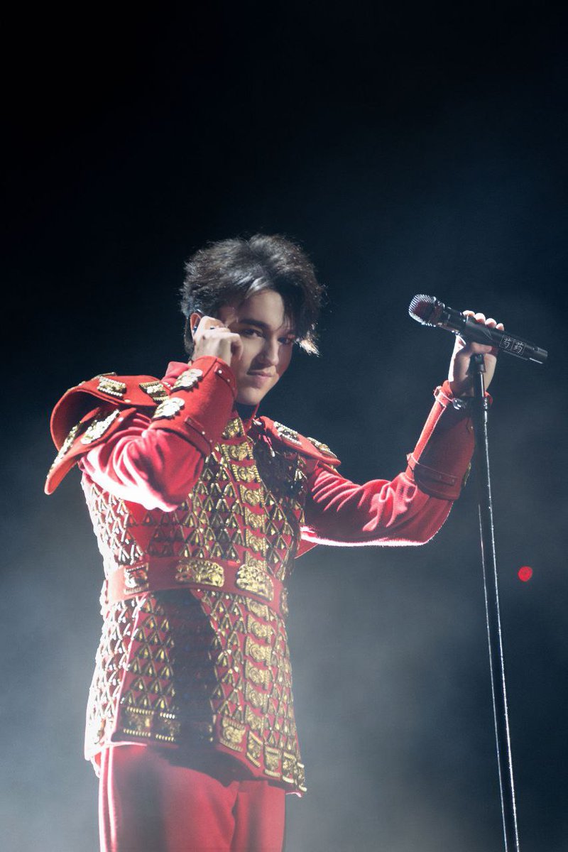 IraO79497170's tweet photo. @2258nana Freunde! Ein Monat ist seit Dimashs Konzert in Malaysia vergangen. SOON NEW RELEASE BY 
DIMASH WEEKEND 
#Life #Omir 
#OmirByDimash 
#VoiceOfUniverse https://t.co/LlhWjfL4u3