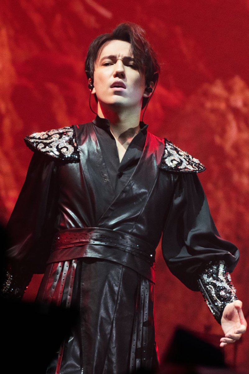 rekalubwi1's tweet photo. @2258nana Freunde! Ein Monat ist seit Dimashs Konzert in Malaysia vergangen. 😍🥰SOON NEW RELEASE BY 
DIMASH WEEKEND 
#Life #Omir 
#OmirByDimash 
#VoiceOfUniverse https://t.co/gBNWasrm24