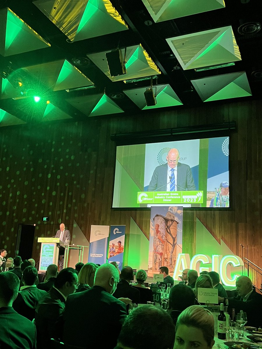 Big thanks to @cbhgroup and Chair Simon Stead for the @AUSGRAINSCONF @GrainTradeAus dinner!!! Simon doing a great job for west Aussie growers! 👏🏼👏🏼