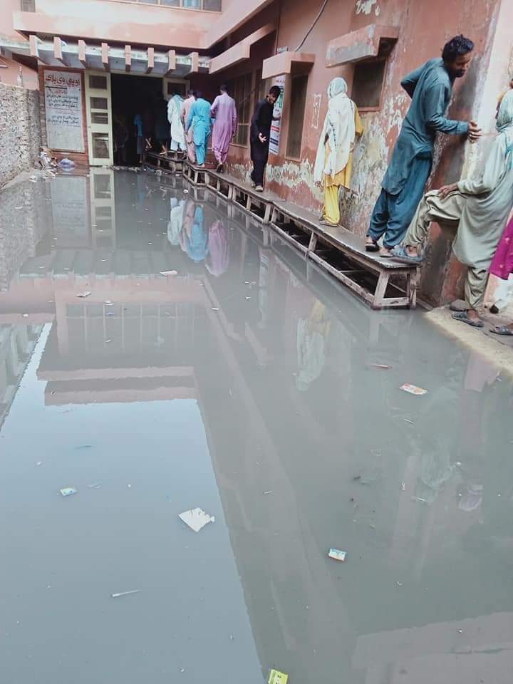 bhattiabid994's tweet photo. Plz take  action Pmc Hosptel  OPD Building 
@AzraPechuho 
@Qasimsoomro @BBhuttoZardari  @AAliZardari  @FaryalTalpurPk  @CMSindh https://t.co/XfiirpVjs6