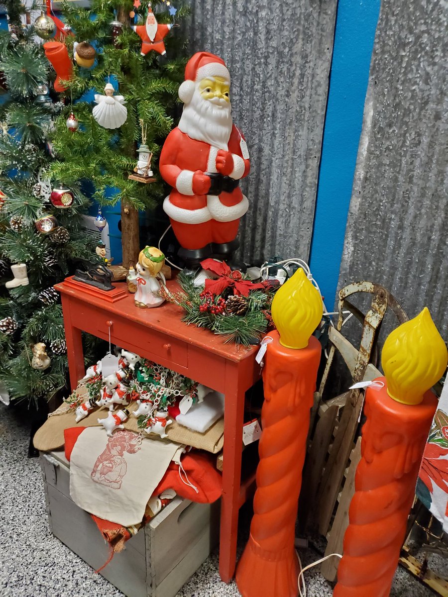 FarmAntiques's tweet photo. Only 5 more days of Christmas In July! (And just 151 days until Christmas itself!) Open until 9 pm tonight 🎄🕯️😍

#christmasinjuly #vintagechristmas #retrochristmas #holidaydecor #seeyouatthefarm https://t.co/J7iElozVSt