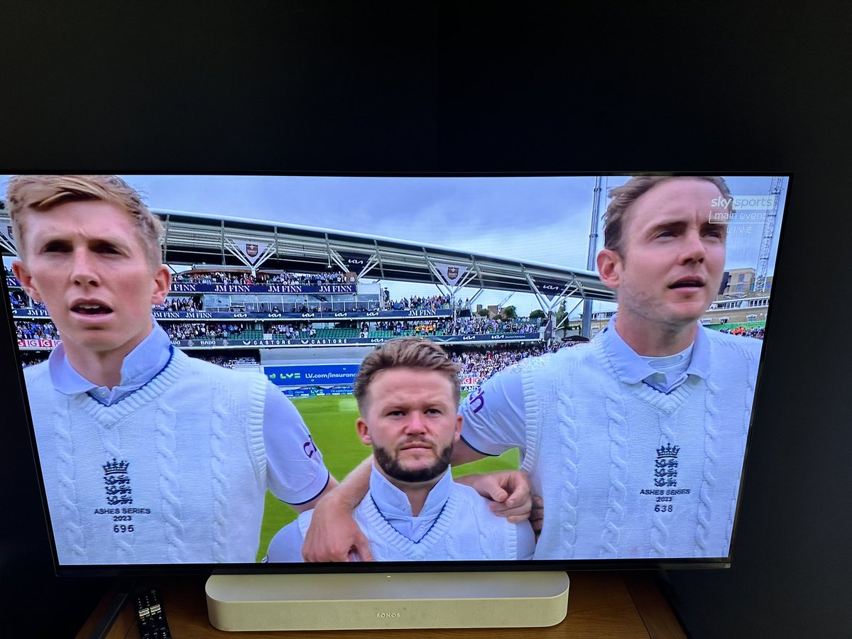They’ve done this on purpose surely!? 
<a href="/bbctms/">Test Match Special</a> <a href="/SkyCricket/">Sky Sports Cricket</a> 😂😂😂 #TheAshes