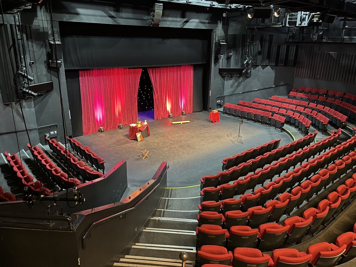 DanielTayloresq's tweet photo. Another theatre box ticked as I got to finally play the world famous @HullTruck Theatre last night. That one was for my late dear pal #GrahamMartin who did so much here and we all miss so much. We did it G โ #JustLikeThat !โ #TheVeryBestOfTommyCooper #UKTour via #Glastonbury https://t.co/VFEwMUkWM6