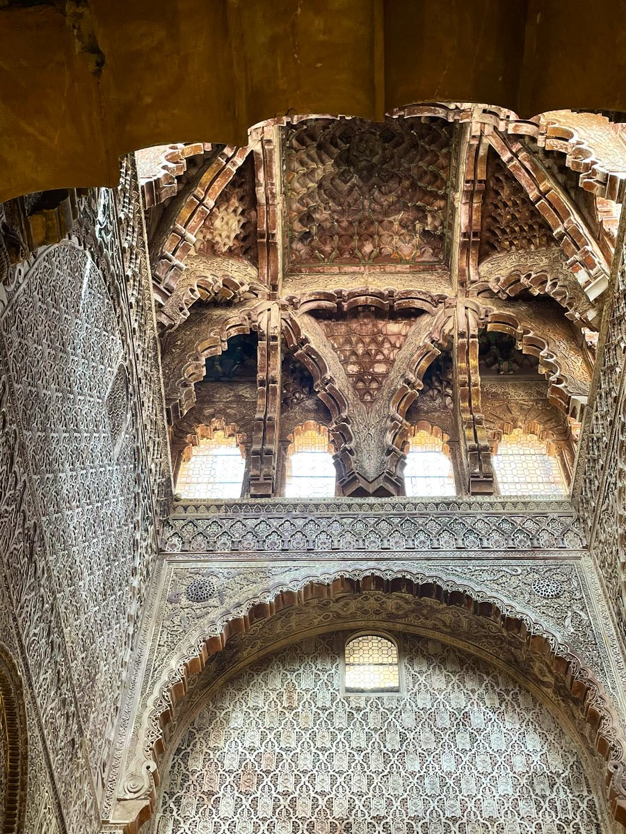 Cada vez que vuelvo a Córdoba me envuelvo de sentimientos encontrados. Es como si el tiempo no pasara, por eso siempre visito las mismas cosas una y otra vez, para saber que todo sigue tal y como lo dejé.