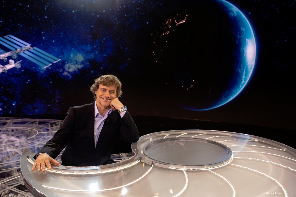 #Noos torna questa sera alle 21.25 su <a href="/RaiUno/">Rai1</a>. Apriremo con spettacolari immagini della natura e parleremo di alimentazione, medicina, tecnologia, esplorazioni spaziali e tanto altro con un approfondimento sulle implicazioni geopolitiche delle reti internet. Vi aspetto!