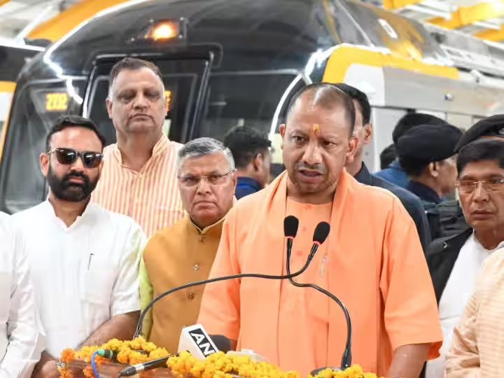 news24tvchannel's tweet photo. आगरा में जामा मस्जिद मेट्रो स्टेशन का नाम बदलकर मनकामेश्वर मंदिर किया गया 

◆ CM योगी आदित्यनाथ ने किया ऐलान 

Jama Masjid Metro Station | #JamaMasjidMetroStation | Mankameshwar Temple | #MankameshwarTemple