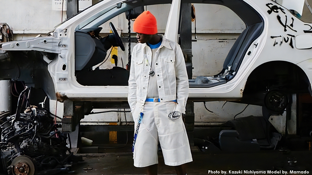 JapanGov's tweet photo. In a twist on fast fashion, #Tottori’s Nishikawa Shokai Co., Ltd. &amp; designer KAWANISHI Ryohei are upcycling car 🚗 airbags into clothing. Their jackets &amp; pants made of durable nylon are getting attention as #sustainable fashion.
https://t.co/A3dxhwH8Kq
#GlobalGoals https://t.co/jk0yFuzHN2