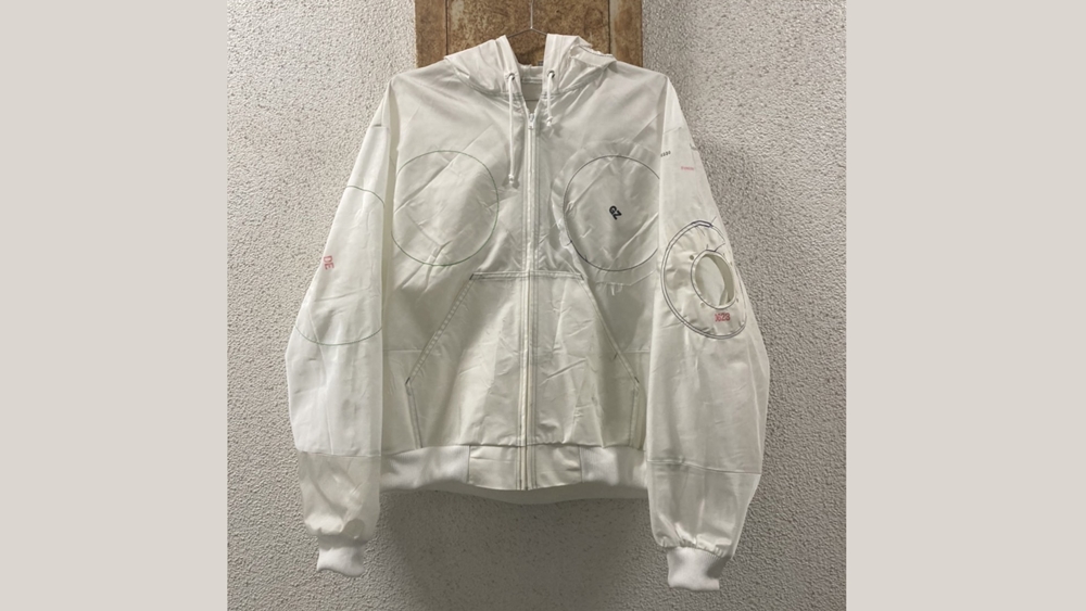 JapanGov's tweet photo. In a twist on fast fashion, #Tottori’s Nishikawa Shokai Co., Ltd. &amp; designer KAWANISHI Ryohei are upcycling car 🚗 airbags into clothing. Their jackets &amp; pants made of durable nylon are getting attention as #sustainable fashion.
https://t.co/A3dxhwH8Kq
#GlobalGoals https://t.co/jk0yFuzHN2