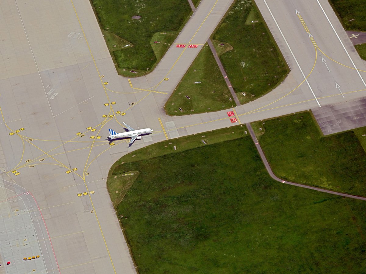 STR_Airport's tweet photo. Stuttgart ist auf Platz 3 der sichersten Flughäfen Deutschlands. Die Pilotenvereinigung @vcockpit bewertete den Flughafen Stuttgart bei ihrem jährlichen Flughafencheck erneut überdurchschnittlich gut. Weitere Infos: https://t.co/8vANO4df5O 🛫 

#flySTR #safesky https://t.co/2X2daWfSb6