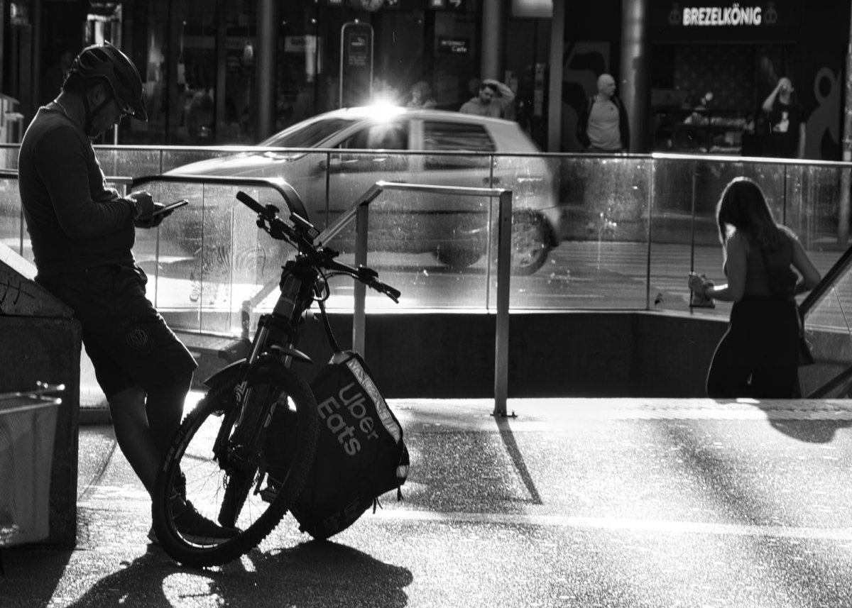Downtown Bern, yesterday.
#streetphotography #ThePhotoHour
#DailyPictureTheme