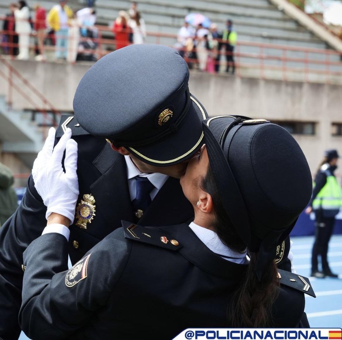 Cada momento es único 💫

Disfrútalo, porque cuando mires atrás lo recordarás con la mejor de las sonrisas 💙

#BuenasNoches