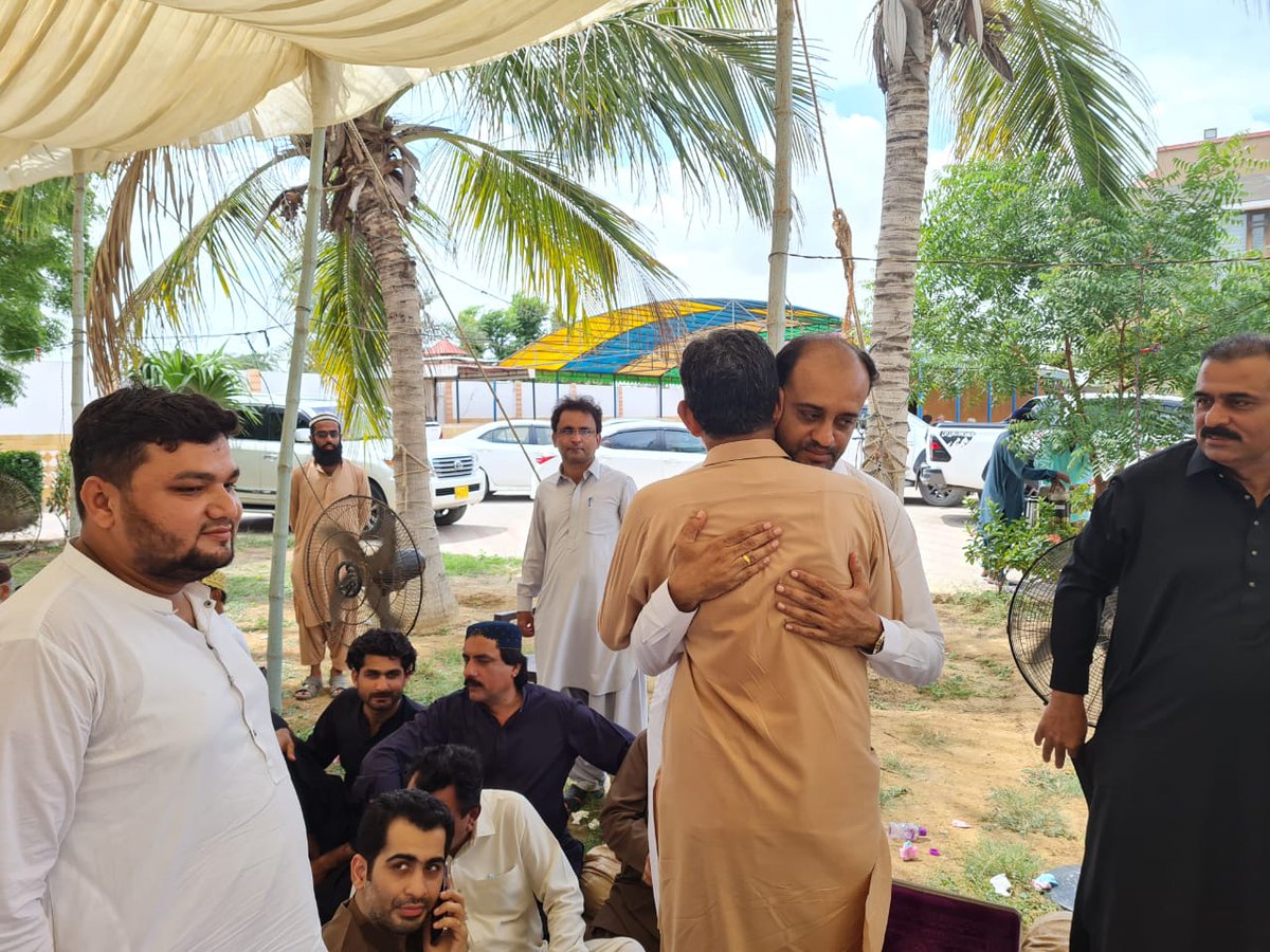 M_YousufJI's tweet photo. ڈپٹی میئر @SalmanAMurad سے ان کے گھر  میں ملاقات کی اور ان کے دادا کے انتقال پر تعزیت کا اظہار کیا۔ مرحوم کے لیے مغفرت اور پسماندگان کے لیے صبر جمیل کی دعا کی۔اس موقع پر سومار برفت (ممبر سٹی کونسل)، @HanzalaAnwJI (وائس چئیرمین یوسی 9) و دیگر ہمراہ موجود ہیں https://t.co/STMNFXyl0y