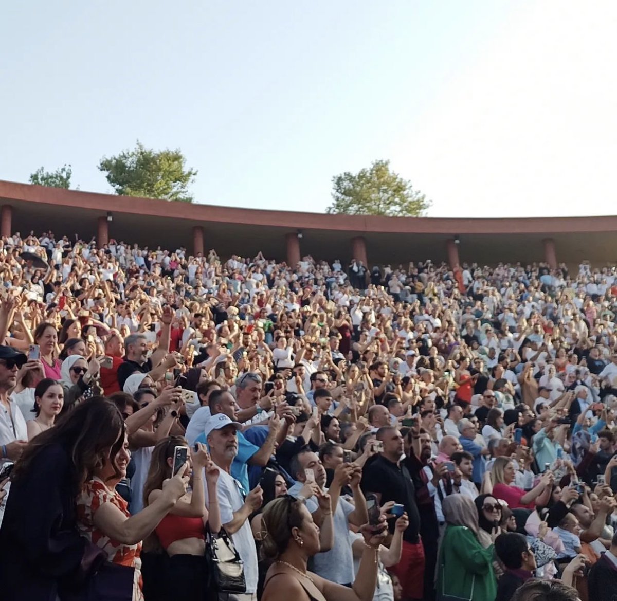 2022-2023 Akademik Yılı Ön Lisans ve Lisans mezunu arkadaşlarımızı uğurladık. Mezun olan arkadaşlarımızı tebrik eder, iş hayatında başarılar dileriz. 👏🏻

#MauMezuniyet
#MAUMMDER
#MauKonseyi
#MaltepeÜniversitesi