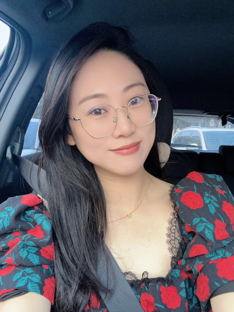 leodoranmbkcq's tweet photo. 花的意义是，它为你设定期限，让你更珍惜它灿烂盛放的时刻也告诉你，当下这一刻很重要 https://t.co/24bC2wwK9k