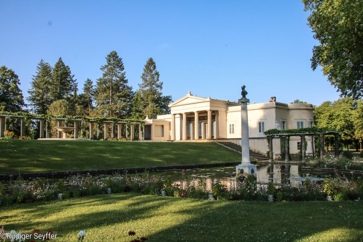 PBildern's tweet photo. Schloss Charlottenhof in der Morgensonne. https://t.co/lnD9Zs8B48