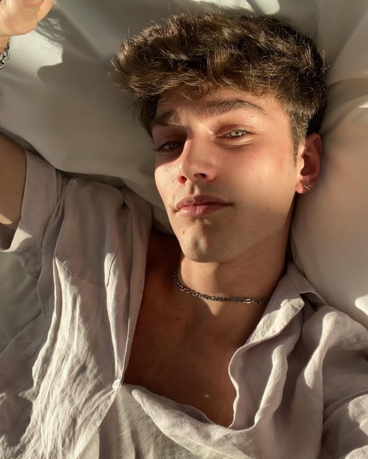 GideonWarwick's tweet photo. ______ ______ ______ ______ ______
    ← ⚪ Gɪᴅᴇᴏɴ K. W���ʀᴡɪᴄᴋ 🍿⠇                         
              ⁵ ᵐⁱⁿᵘᵗᵉˢ ᵃᵍᵒ
Hallo :) https://t.co/s393xEY1FY