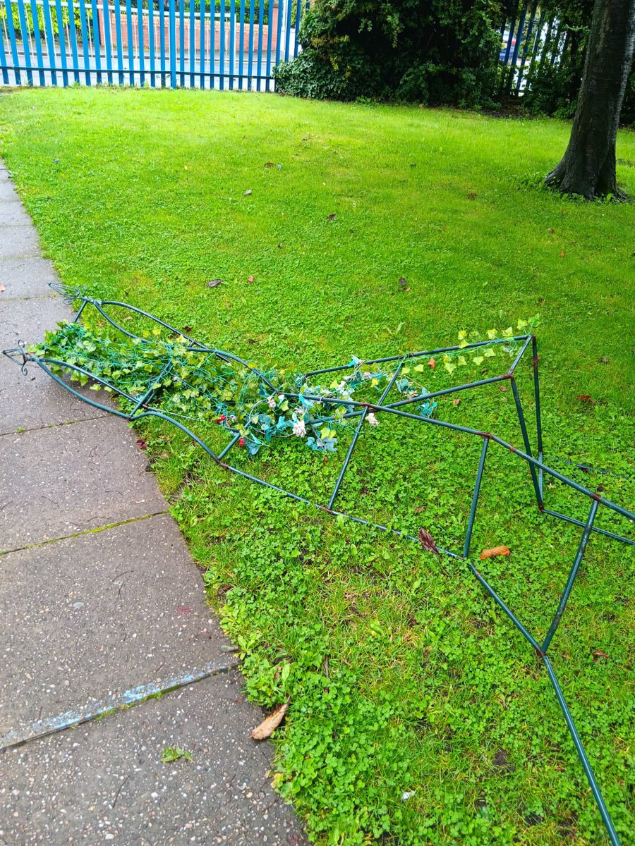 Riverside_Pri's tweet photo. We were absolutely heartbroken to come into school this morning to find lots of our outdoor things completely destroyed… Fencing, arches &amp; benches in the playground. If anyone sees or hears anything please contact the school / Police immediately. We can not let this continue! 😥 https://t.co/IaX4G3cUyM