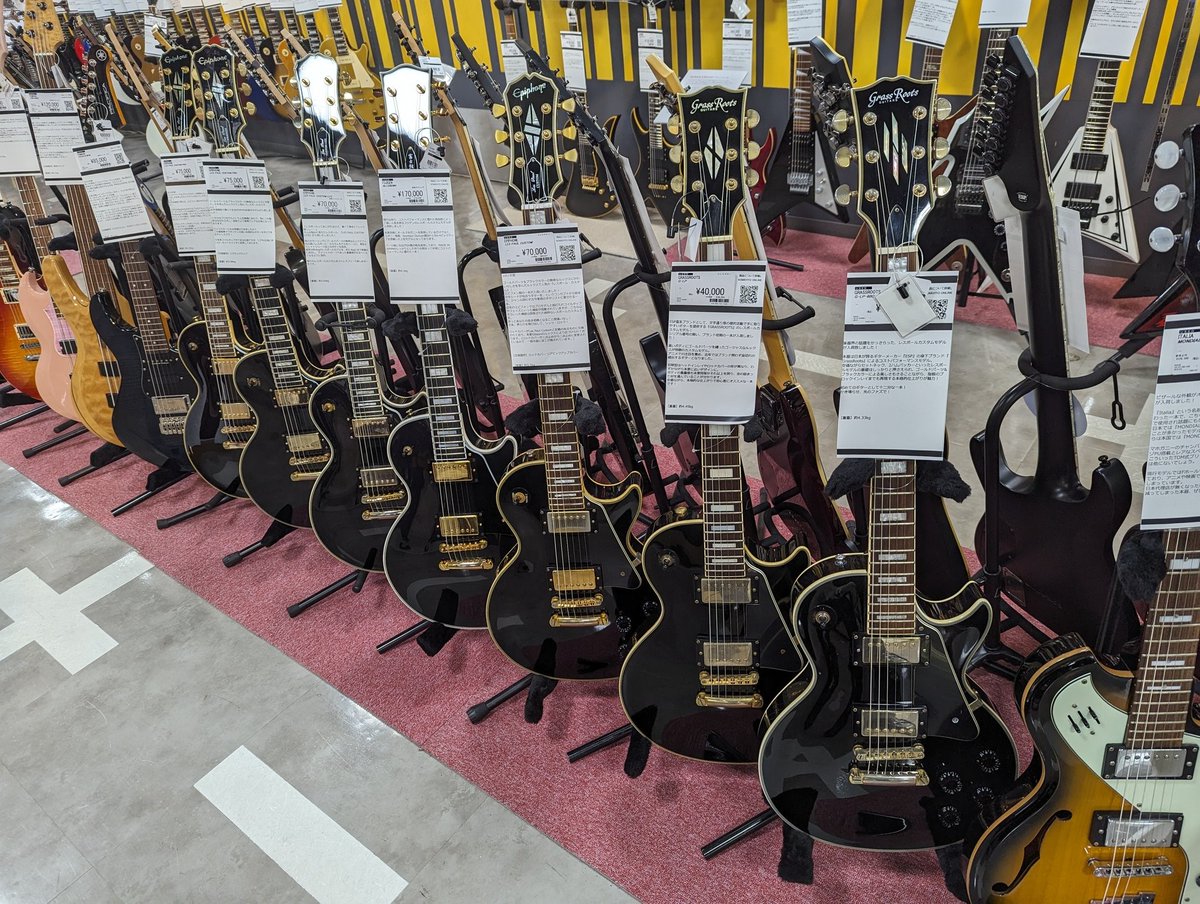 itm_nlab's tweet photo. 「ぼっち・ざ・ろっく！」の影響は

中古店で大量に並ぶ「同じモデル」のギター　人気アニメ流行→「挫折で売却」説も……実情は？　店舗に聞いた
https://t.co/6MVDjHrCV9 https://t.co/zuk6Tds9XI