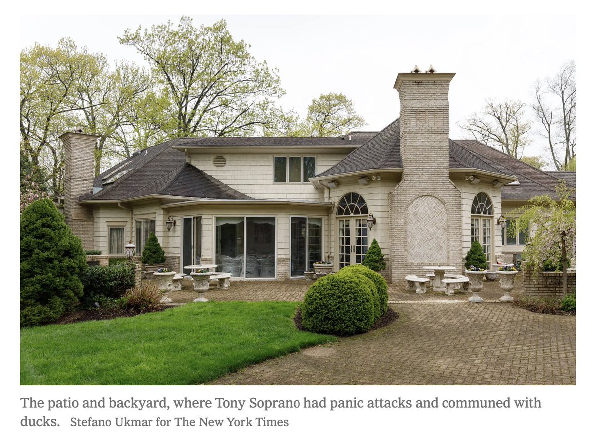 bbboatclub's tweet photo. Tony Sopranos house went up for sale in 2019, and I adore the caption on this photo https://t.co/jckBqo3QXK