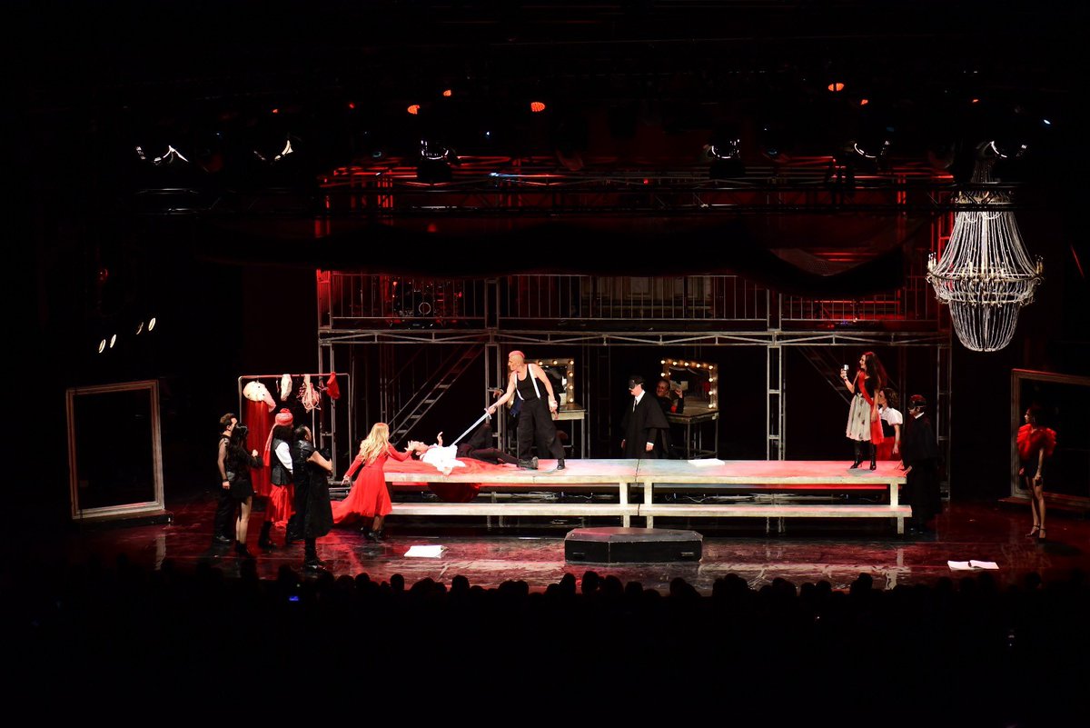 bkstv's tweet photo. Berna Moran’ın W. Shakespeare III. Richard çevirisinden, Okan Bayülgen’in uyarlayıp, yazıp, yönettiği ve başrolünde oynadığı “Richard”, sanatseverlere tiyatro dolu bir gece yaşattı. 

https://t.co/XfsN93OSW6 https://t.co/jFqR7qMYds