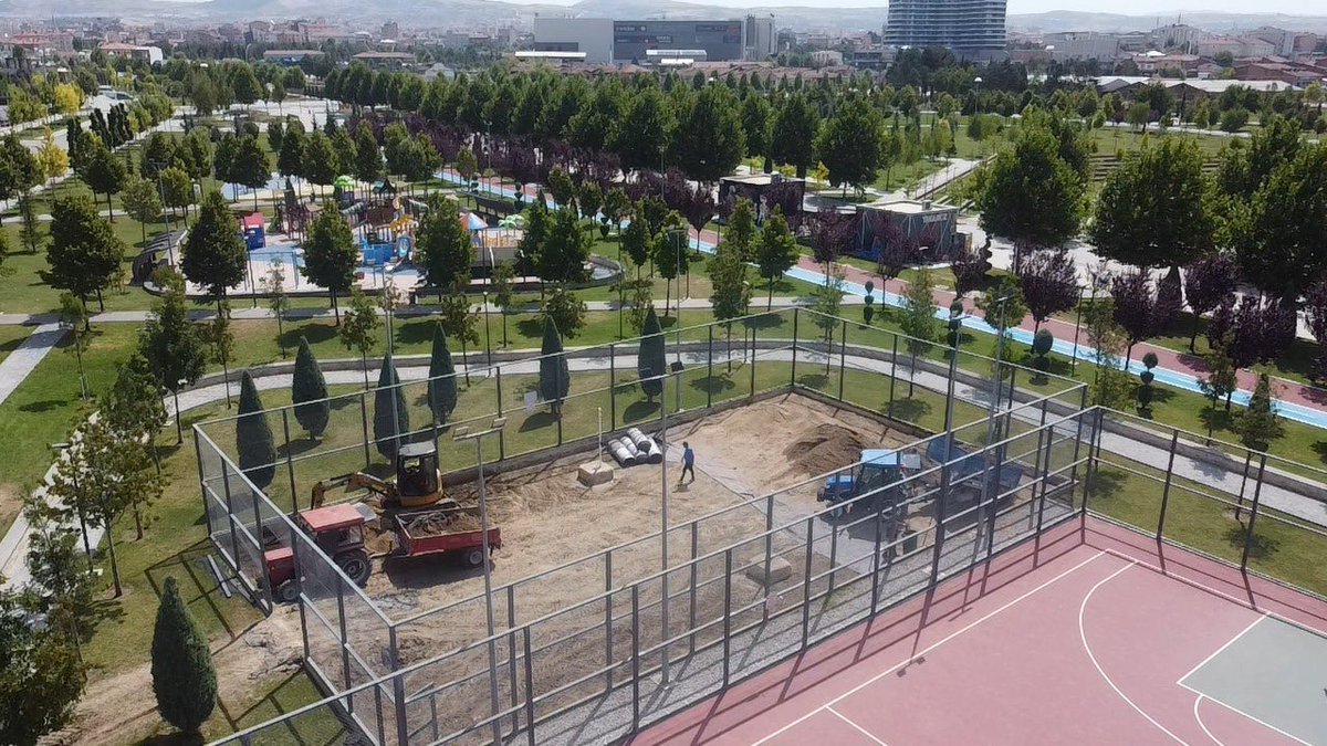 crmbelediyesi's tweet photo. Plaj, Çorum’da mı yokmuş 😎🏝️🏖️ 

Gelin de voleybol oynayalım beachte 😊

#ÇorumİçinAşkla #PlajVoleybolu #Beachvolley

📍Millet Bahçesi https://t.co/I5yjWwv6e4