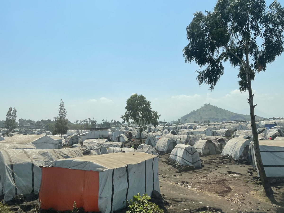 AlexGreenFCDO's tweet photo. A harrowing visit to a camp for internally displaced people in eastern DRC. 

Une visite poignante dans un camp de personnes déplacées dans l'est de la RDC. Nous avons vu comment @OMSRDCONGO fournit un soutien sanitaire essentiel à ces personnes 💉🏥🇨🇩 https://t.co/XzEzJhtCns
