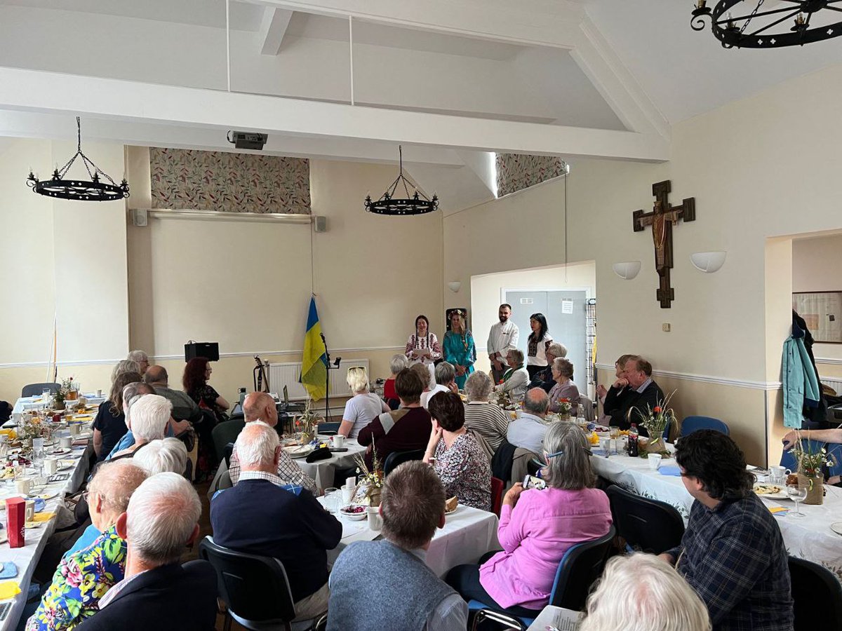 RotaryKyivInter's tweet photo. 22 липня у Стоурбриджі  Англія пройшов благодійний обід.  Метою івента було збирання грошей на медичне обладнання для України, а саме портативні УЗД сканери "Батерфляй".  Організували благодійний обід члени Rotary Club Kyiv International Олена Острова та Оксана Дідіцька . https://t.co/YTLe42Xpfk