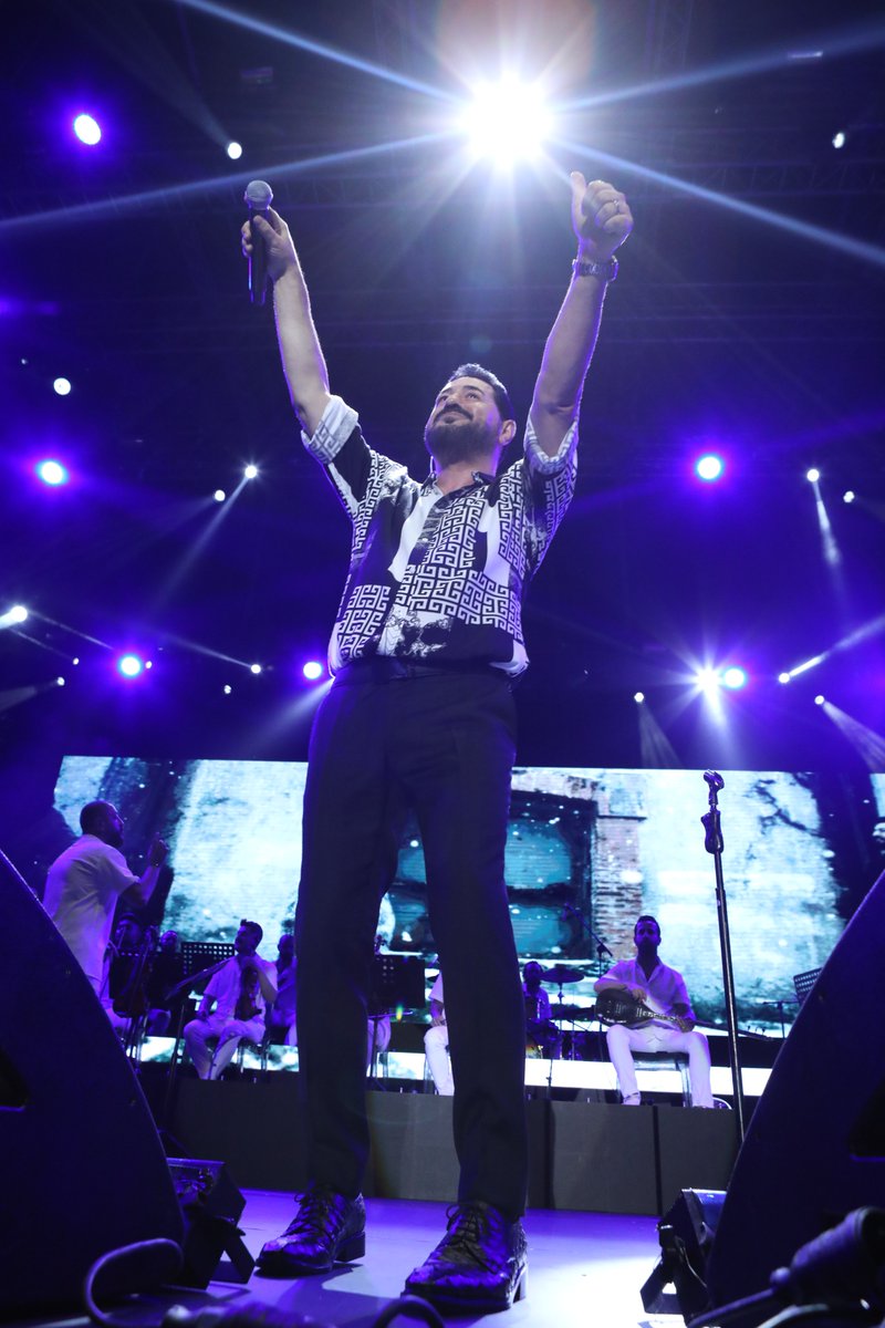 Paraf Kuruçeşme Açıkhava Konserleri’nde arabeskin kalbi Serkan Kaya ile attı!  sozmuzik.com/arabeskin-kalb… #serkankaya #pollproduction <a href="/tgcklg/">Tuğçe Keloğlu</a> #sözmüzik