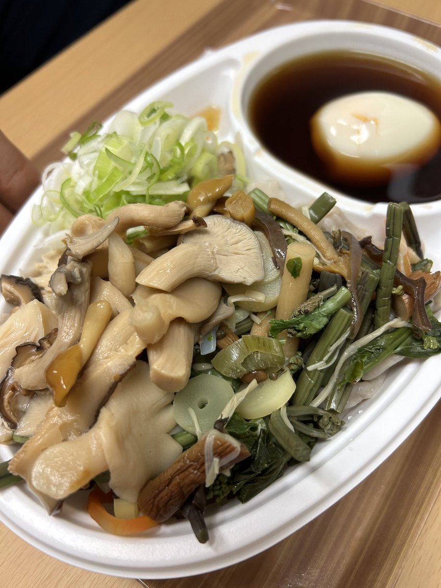 funayamayoji's tweet photo. いったいなんだったんだ #わんぱく飯 
常識的過ぎる毎日
こうして待ってたんじゃハートエイク
ますます酷くなる

『今日も #いずみ食堂 の「きのこ山菜もりそば」だけです。普通過ぎて心配です。。。』（by特派員Ｓ）

#���ッカイドウ競馬
#KISHINE
#門別競馬場
#さよならビタミン
#バービーボーイズ https://t.co/xO5EM19UJG
