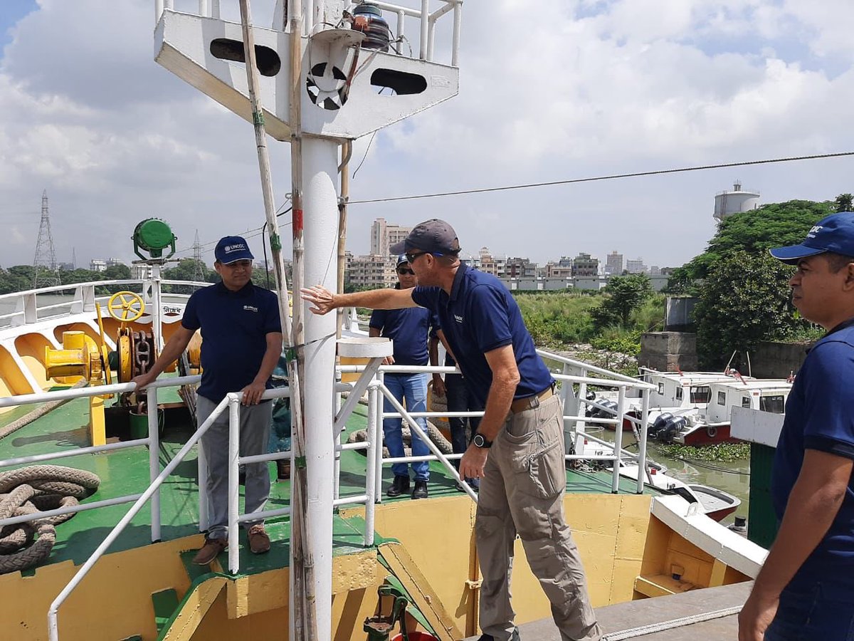 UNODC_BMB's tweet photo. #KeepingRiversSafe🌊⚓
@UNODC_MCP in #Bangladesh 🇧🇩 completed Pierside #VesselSearch Techniques (PVST) Course for 4️⃣ officers of the Bangladesh #RiverPolice, incl. theo. &amp; prac. sessions on:
📦 Hidden compartments
🧾 Evidence handling
Funded by #Japan🇯🇵
#BorderManagement https://t.co/2v1LDWl4jI