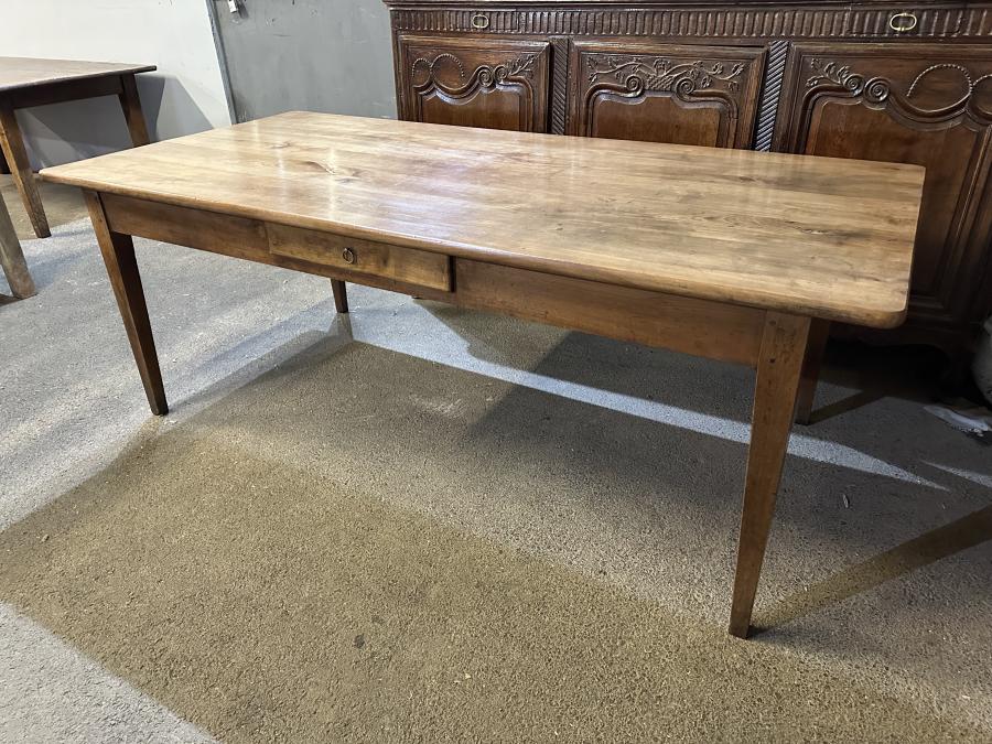 AntiqueTables1's tweet photo. 19th Century Wide Cherry Dining Table With One Drawer
https://t.co/pBn3UUI4Qt
#cherrydiningtable #diningtable #antique #furniture #interiordesign #decor https://t.co/heewPkAltf
