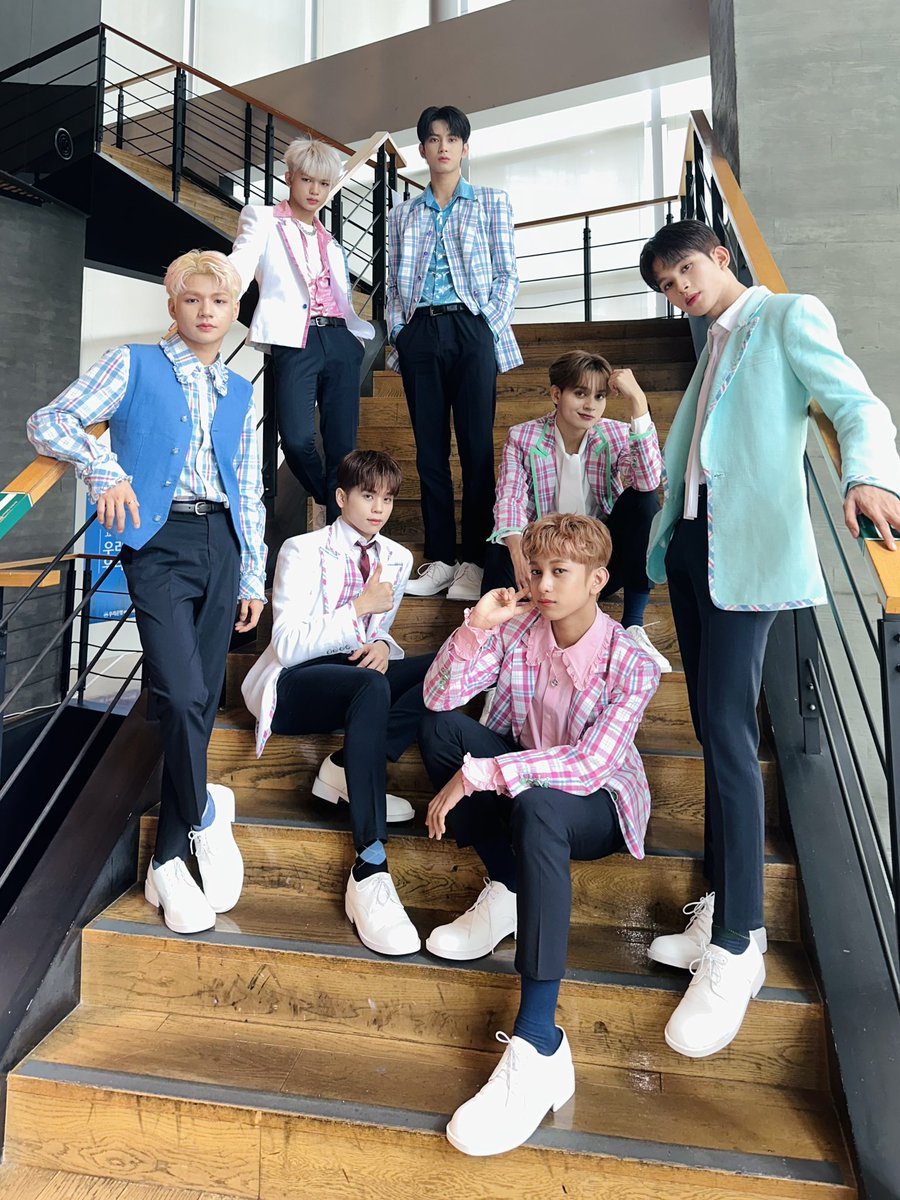 HORI7ONofficial's tweet photo. 2023. 07. 27
@ Mnet <엠카운트다운>

#HORI7ON #호라이즌 #SIX7EEN https://t.co/w96jlL1Igr