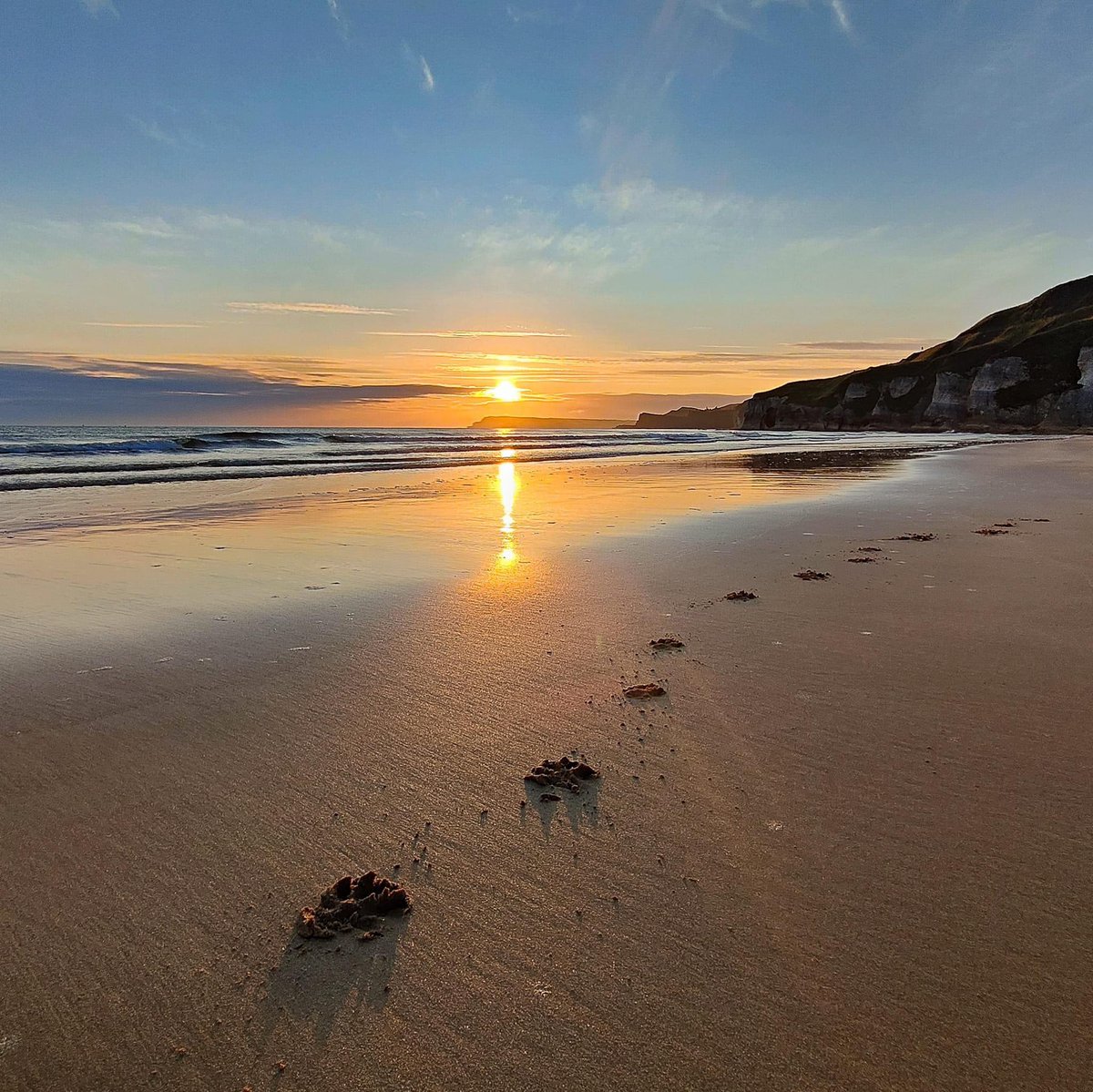 Early morning dander at Whiterocks Beach, County Antrim. 

📸 Russell Kennedy