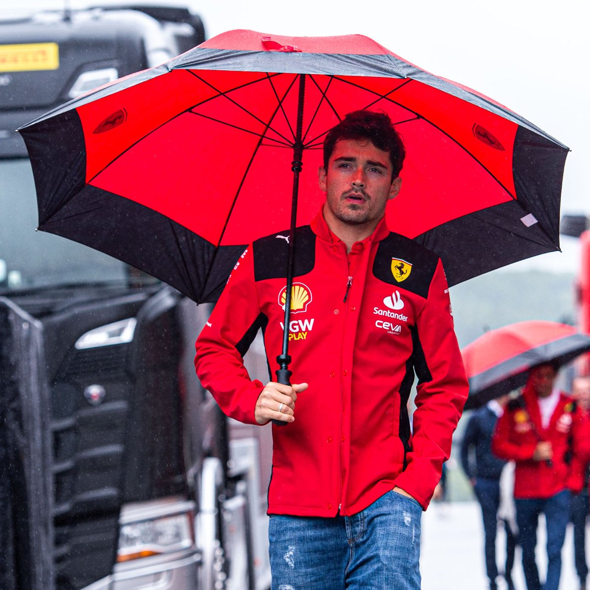 ScuderiaFerrari's tweet photo. Perfect Spa weather ☔ 😅

#BelgianGP 🇧🇪 #F1 https://t.co/Ykkn76eN6o