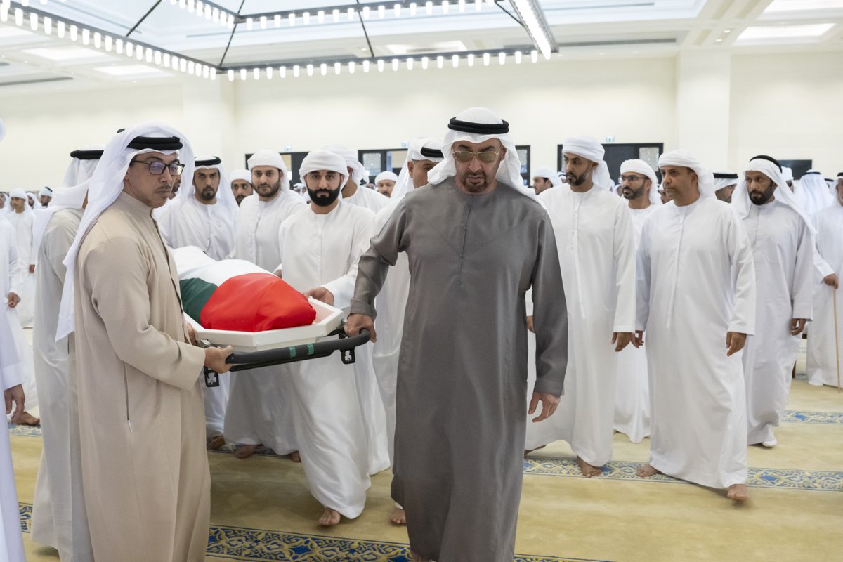 wamnews's tweet photo. #رئيس_الدولة والشيوخ يؤدون صلاة الجنازة على روح #سعيد_بن_زايد 

#وام 

https://t.co/MKEB92O86r https://t.co/fzztwe7AJO