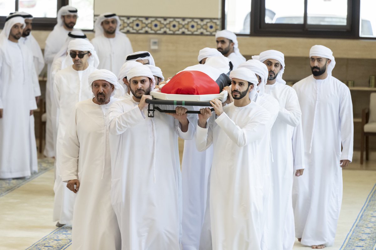 wamnews's tweet photo. #رئيس_الدولة والشيوخ يؤدون صلاة الجنازة على روح #سعيد_بن_زايد 

#وام 

https://t.co/MKEB92O86r https://t.co/fzztwe7AJO
