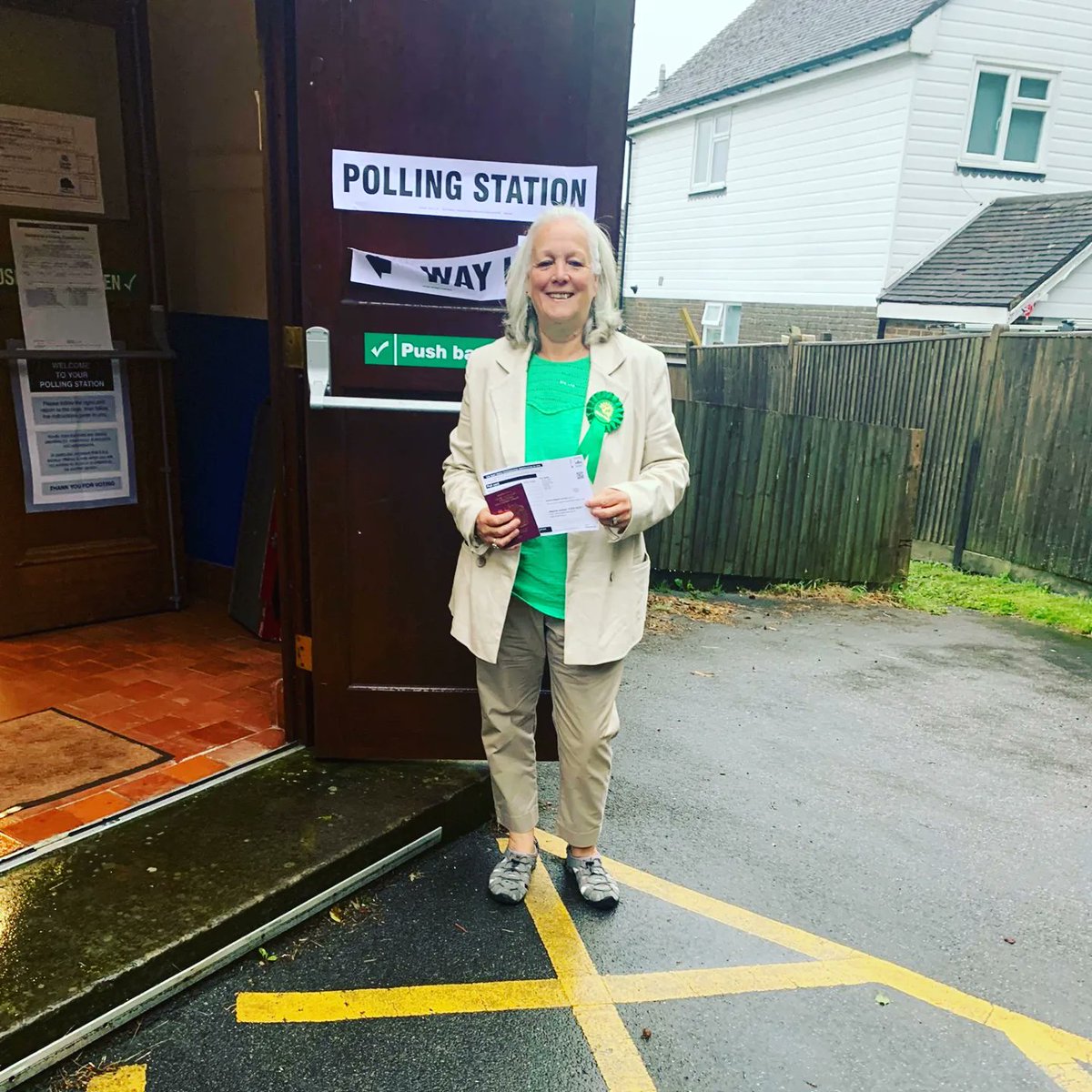 If you live in Heathfield, Mayfield or Five ashes then today's the day to help increase the number of Greens at East Sussex County Council from 4 to 5. Fingers crossed for you Anne. @EastSussexCC @TheGreenParty
