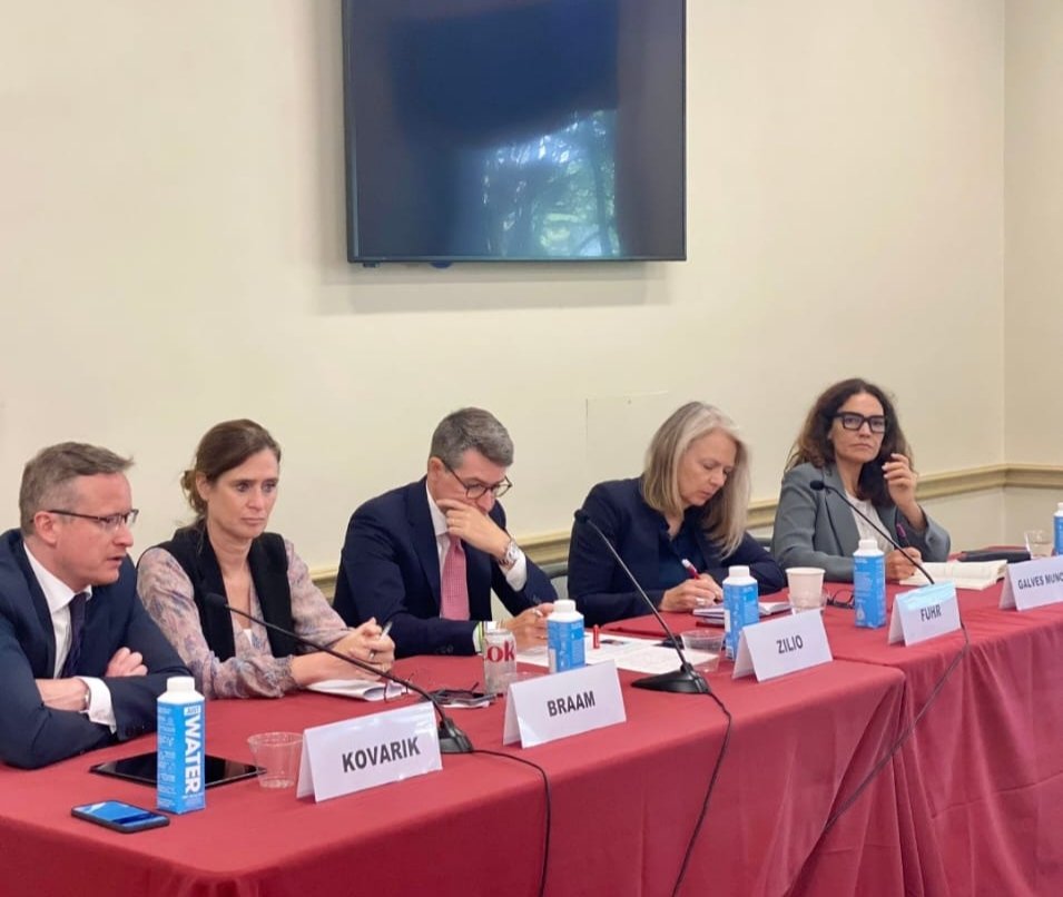 linagalvezmunoz's tweet photo. Paneles y reuniones continuas en #TransatlanticWeek en #WDC para profundizar en prioridades y mecanismos de cooperación🇪🇺🇺🇸 en digitalización, descarbonización, comercio, defensa y #ciberseguridad. Repensando las instituciones multilaterales para un orden internacional cambiante. https://t.co/6s1xPEEKoX