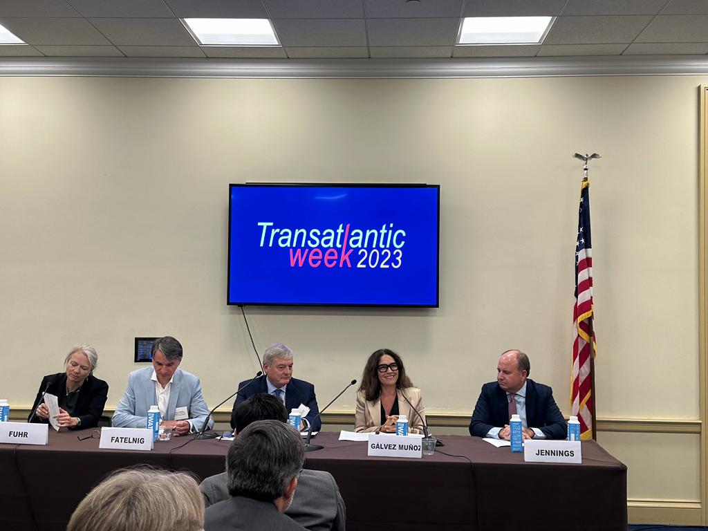 linagalvezmunoz's tweet photo. Paneles y reuniones continuas en #TransatlanticWeek en #WDC para profundizar en prioridades y mecanismos de cooperación🇪🇺🇺🇸 en digitalización, descarbonización, comercio, defensa y #ciberseguridad. Repensando las instituciones multilaterales para un orden internacional cambiante. https://t.co/6s1xPEEKoX