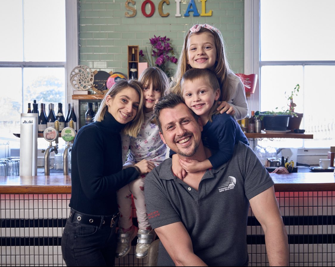 ClarkChef's tweet image. Auckland Hospitality family.
My wife &amp;amp; I both worked in Michelin star restaurants in Paris and London.
now enjoy the simple cafe life with our 3 babies