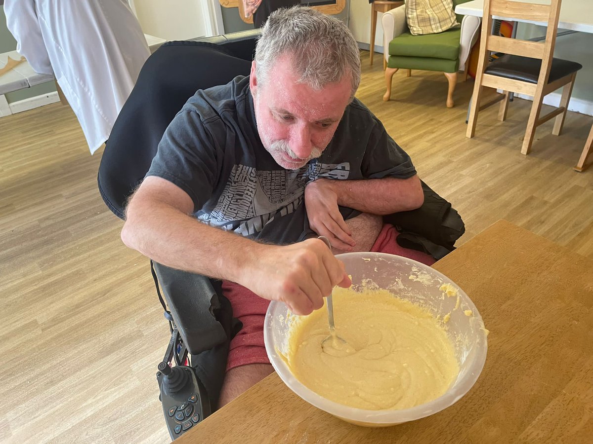 ProspectHouse99's tweet photo. Residents at Prospect House enjoyed an afternoonol of baking time yesterday,  and share their creations with others. The cakes were absolutely delicious 😋 https://t.co/LmOP3wfaaG