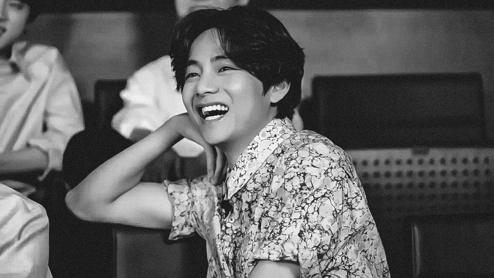healwithtae's tweet photo. my everything everywhere always ♡ | kim taehyung https://t.co/e0igtUhebc