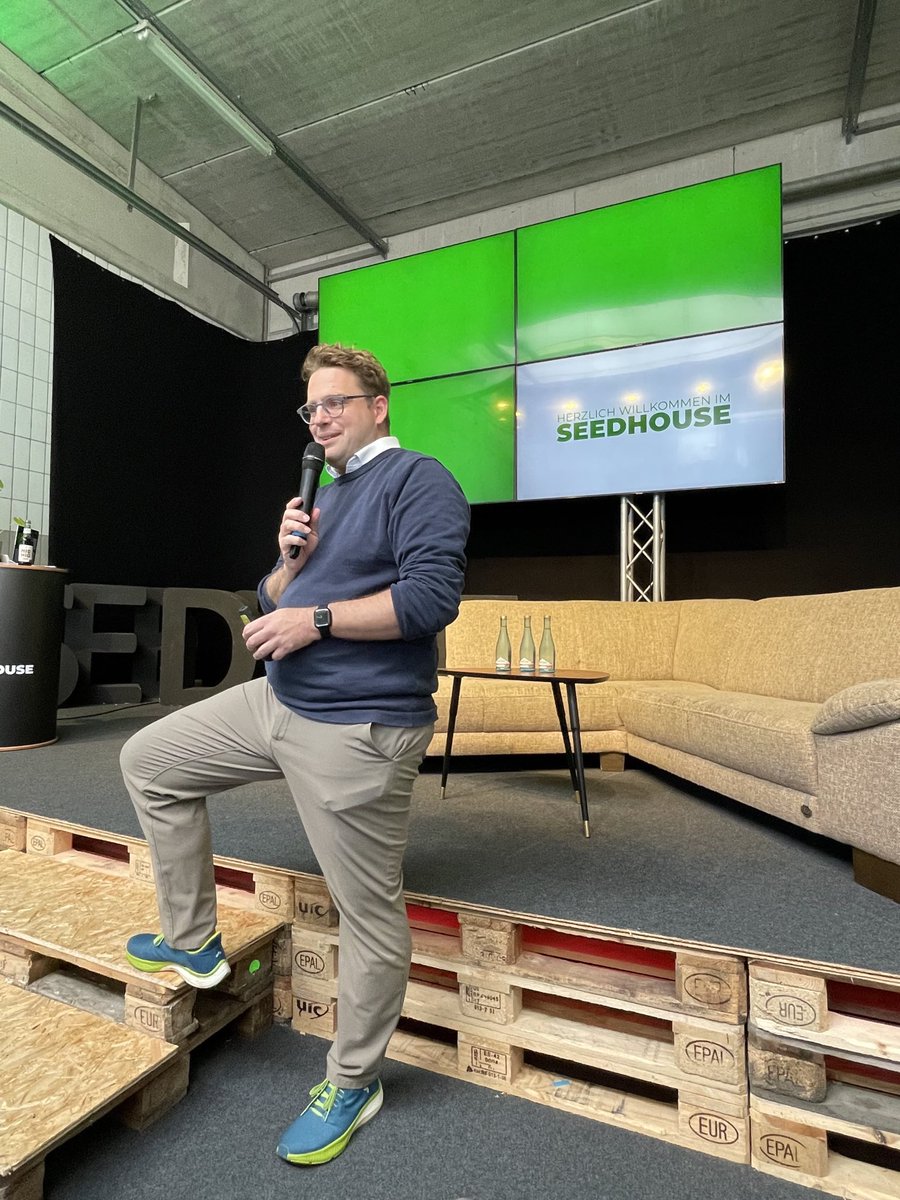 SinaBeckmann4's tweet photo. #Digitalisierung in der #Landwirtschaft. Tolle Versnstaltung im #Seedhouse Osnabrück. Landwirt*innen sind bereit, brauchen #Verlässlichkeit in der Politik.
TB https://t.co/dYI4M3RVyA