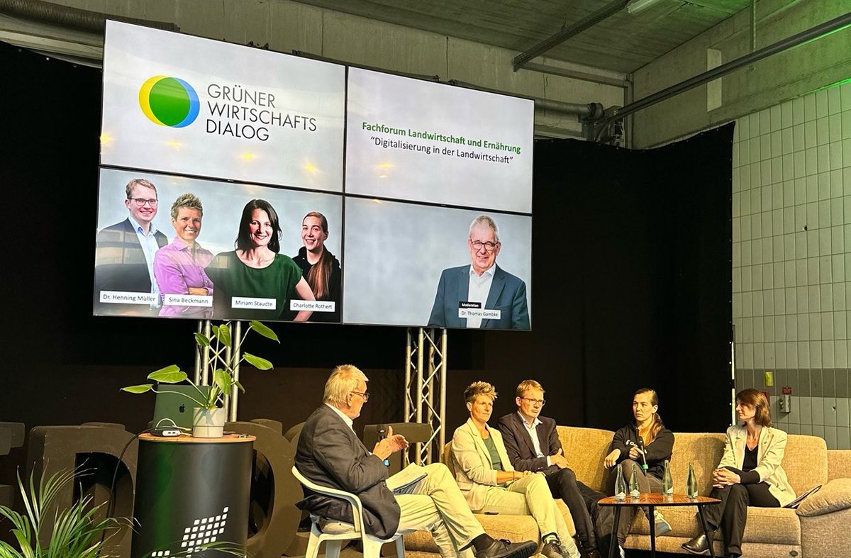 SinaBeckmann4's tweet photo. #Digitalisierung in der #Landwirtschaft. Tolle Versnstaltung im #Seedhouse Osnabrück. Landwirt*innen sind bereit, brauchen #Verlässlichkeit in der Politik.
TB https://t.co/dYI4M3RVyA